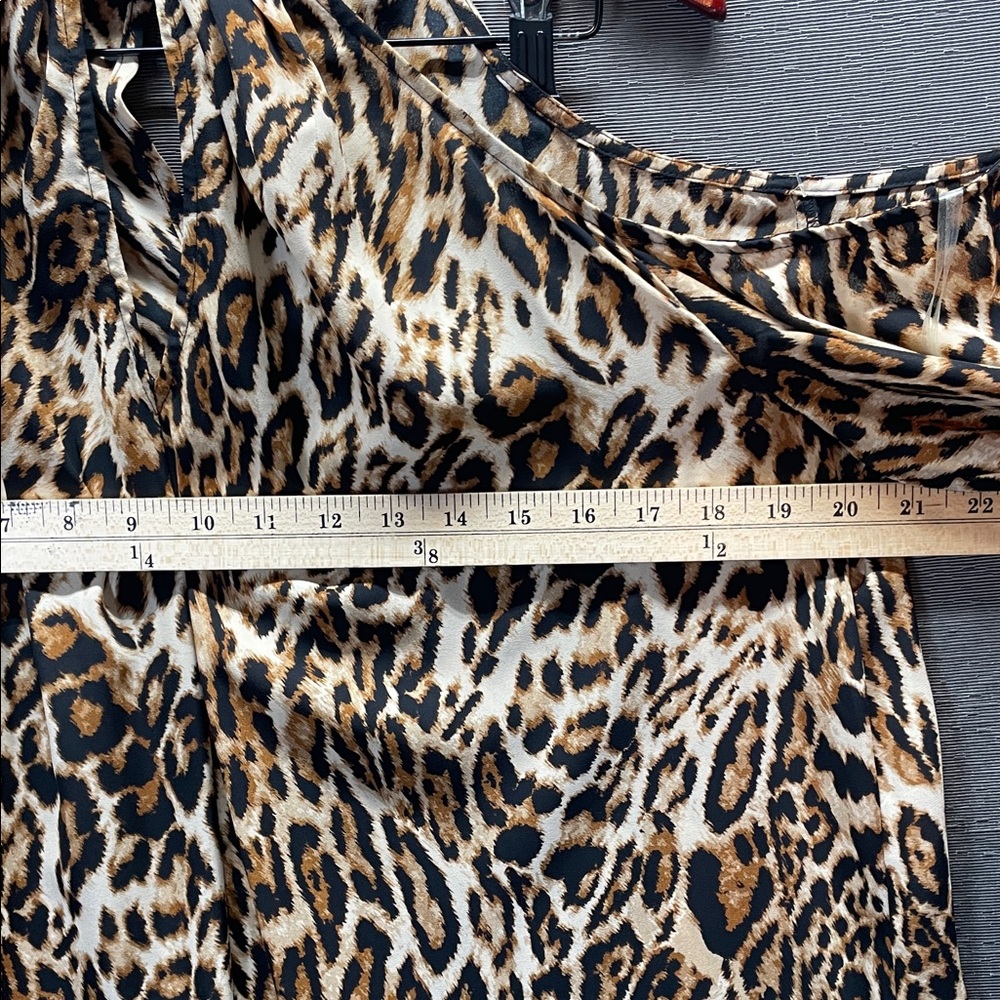 Bold Elements Chic Leopard Print Off-Shoulder Blo… - image 3